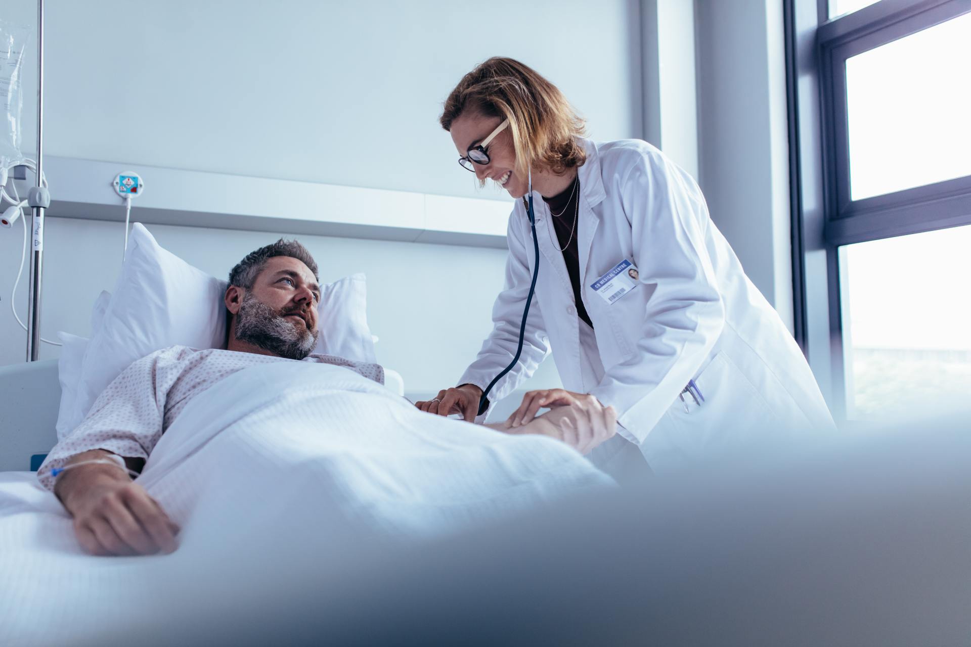 patient i sjukhussäng 